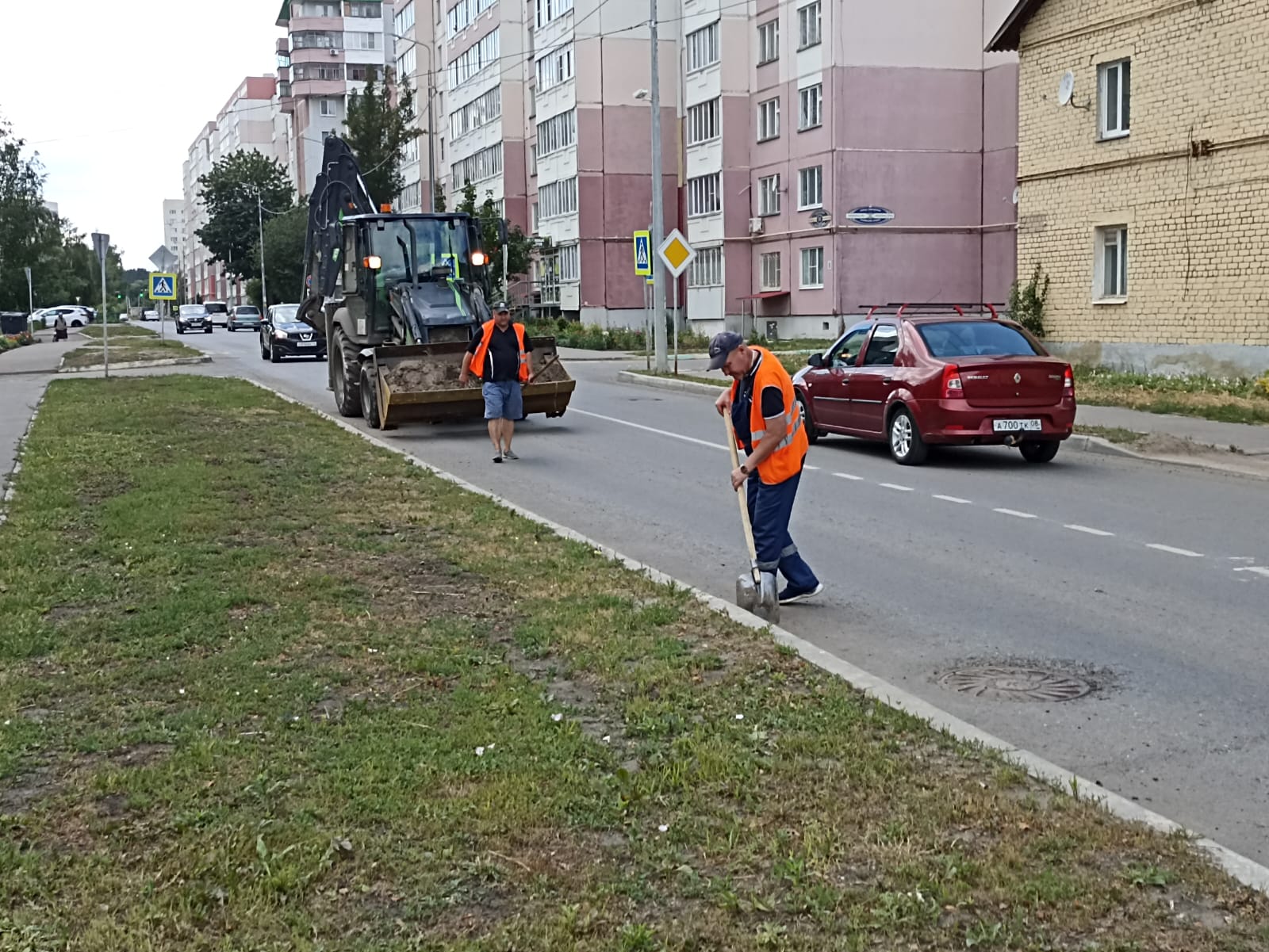 Коммунальные службы г.о. Саранск продолжают работы по уборке и  благоустройству городских территорий | 24.07.2024 | Саранск - БезФормата